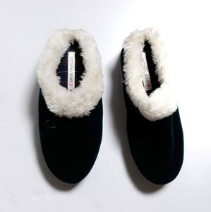 VICTORIA'S SECRET Slippers Olive Green Size Medium
